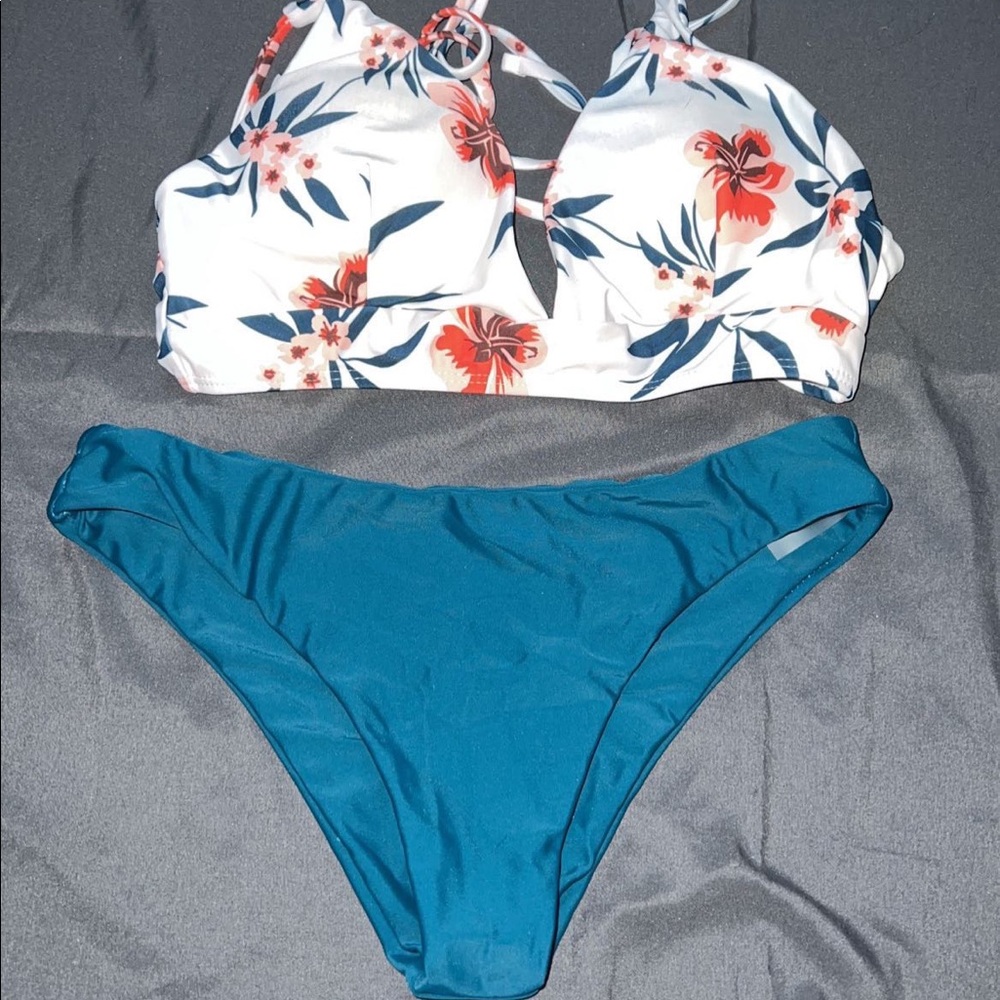 Bikinis - Picture 5 of 5